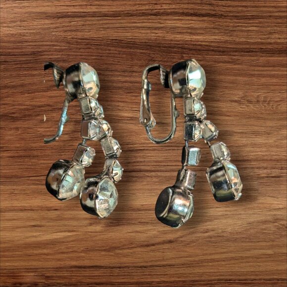 Vintage 1930s-50s Rhinestone Waterfall Style  tone Clip-On Earrings Jewelry - Picture 1 of 7